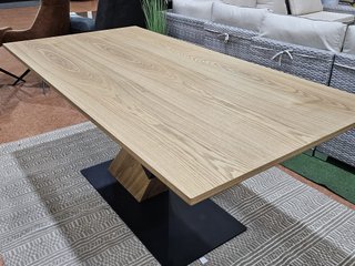 Mesa para comedor de forja y madera