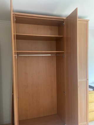 Armario de madera contrachapada