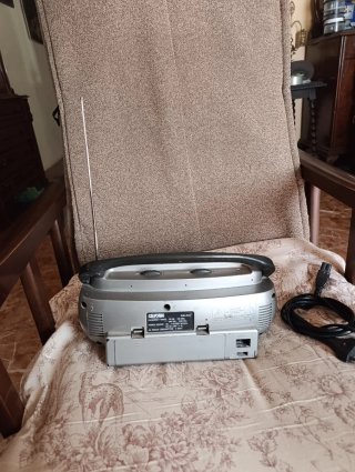 Radio cassette pequeño portátil pilas y corriente