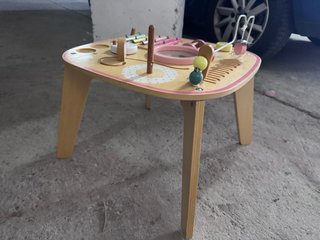 Mesa de actividades infantil de madera