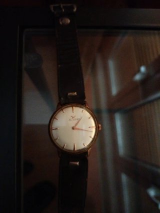 Reloj Duward Dorado y Negro