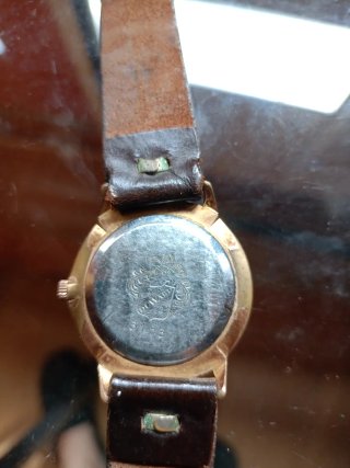 Reloj Duward Dorado y Negro