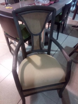 Mesa de comedor con 4 sillas