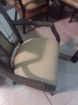 Mesa de comedor con 4 sillas