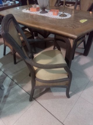 Mesa de comedor con 4 sillas