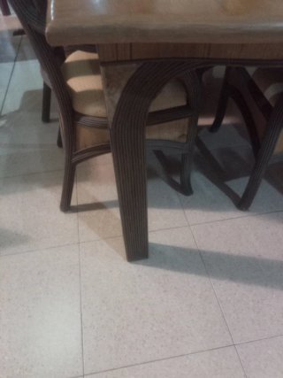 Mesa de comedor con 4 sillas