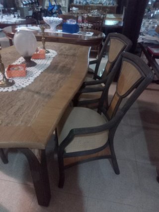 Mesa de comedor con 4 sillas