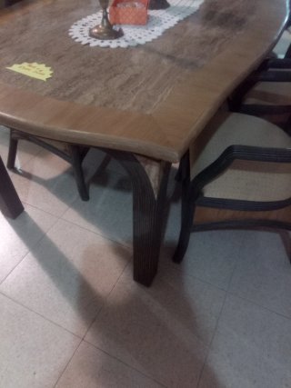 Mesa de comedor con 4 sillas