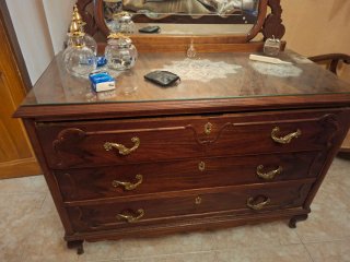 Alcoba antigua de madera cama armario 2 mesillas y