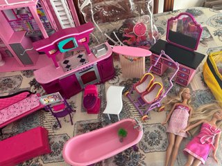 Casa Barbie con Accesorios y Muñecas