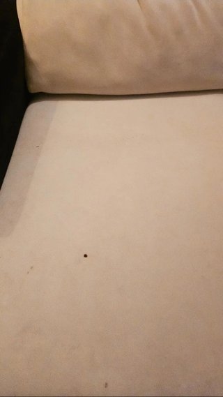 Sofá de 3 cuerpos beige y negro