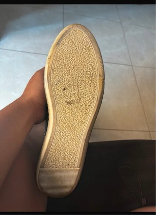 Zapatos de cuña vaqueros con tachuelas