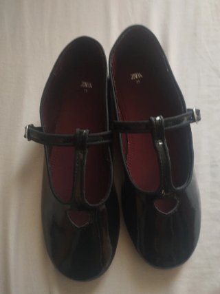 Zapatos niña Zara T-Strap charol talla 35