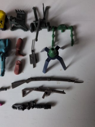 Lote Montaplex y Montaman y armas figuras de acc