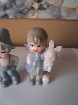 Figuras porcelana niños con conejos