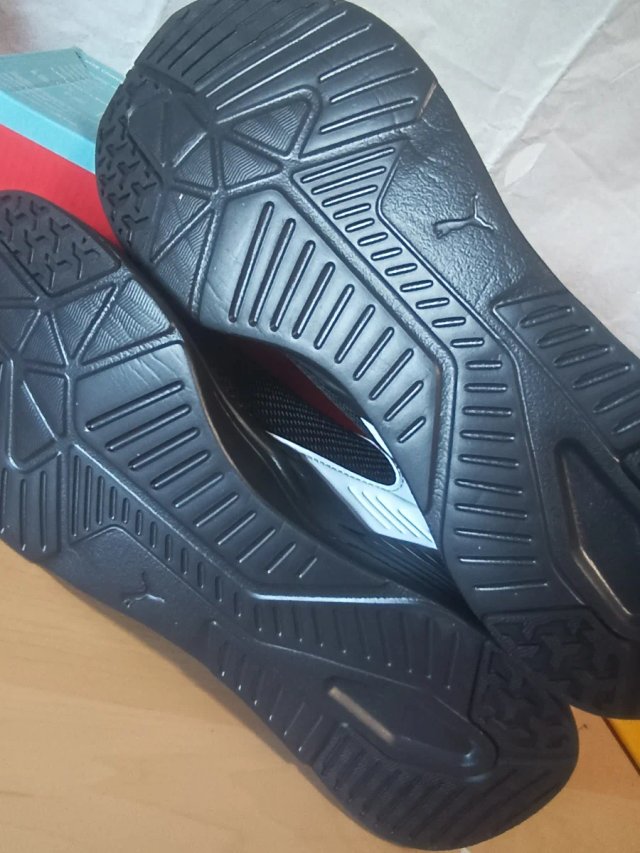 Zapatillas Puma Talla 45 Negras y Blancas