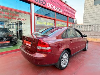 Volvo S40 2.0D 136 Momentum 4p