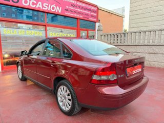Volvo S40 2.0D 136 Momentum 4p