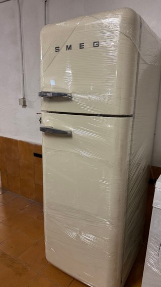 Nevera SMEG color crema