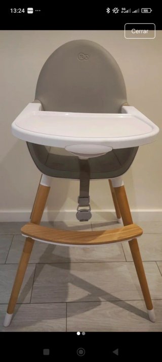 Trona gris y madera