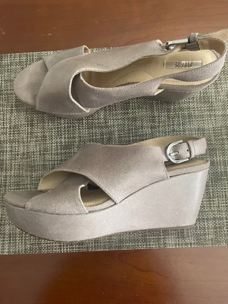 Sandalias cuña mujer beige