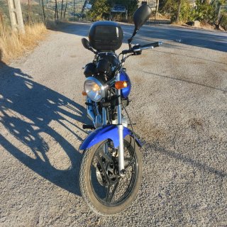Yamaha Naked Azul