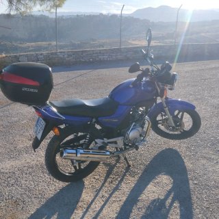 Yamaha Naked Azul