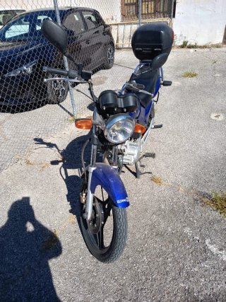 Yamaha Naked Azul