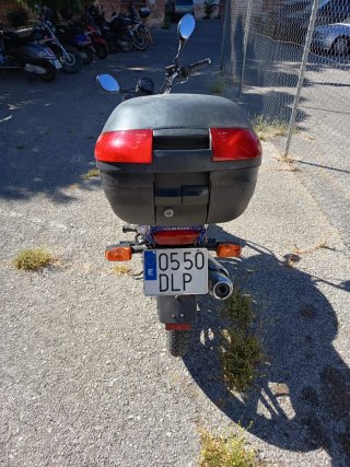 Yamaha Naked Azul