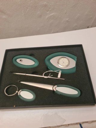 Estuche Escritorio Reloj Llavero Corta Cartas