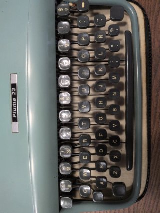 Máquina de escribir Olivetti Pluma 22