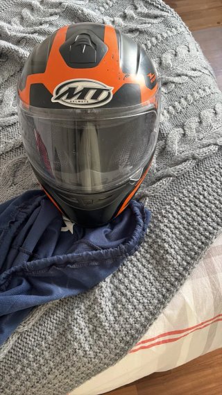 Casco MT Helmets Infantil Negro y Naranja