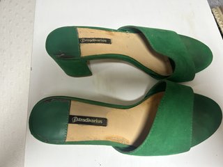 Sandalias de tacón verdes Stradivarius