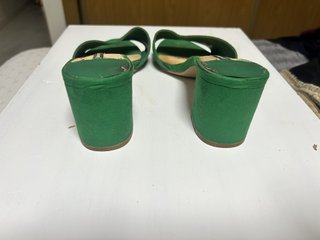 Sandalias de tacón verdes Stradivarius
