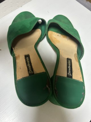 Sandalias de tacón verdes Stradivarius