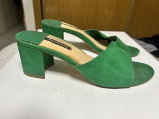 Sandalias de tacón verdes Stradivarius