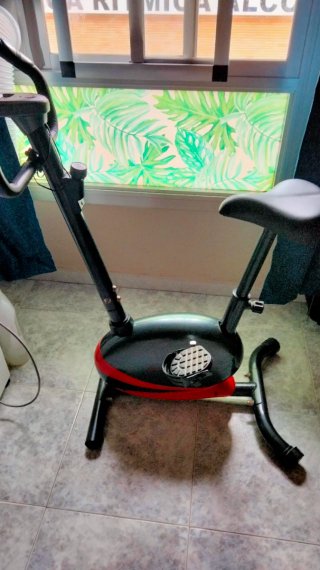 Bicicleta Estática Negra y Roja no hago envio
