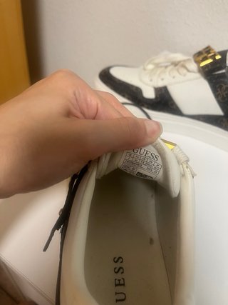 Zapatillas Guess Blancas y Marrones