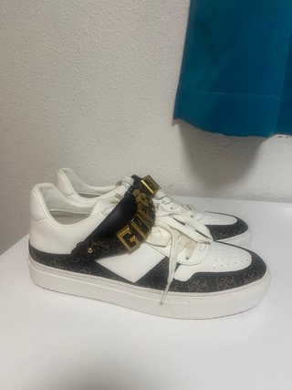Zapatillas Guess Blancas y Marrones