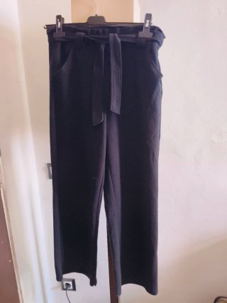 Pantalones largos blancos y negros