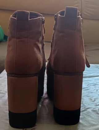 Botines ante plataforma flecos