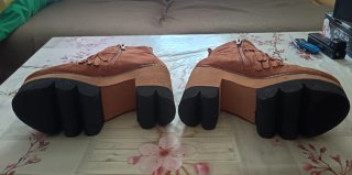 Botines ante plataforma flecos