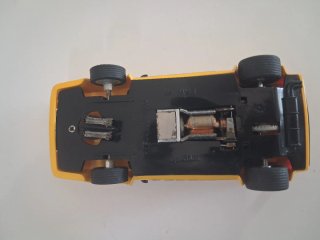 BMW M1 Scalextric Amarillo