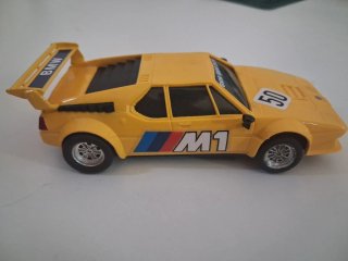 BMW M1 Scalextric Amarillo