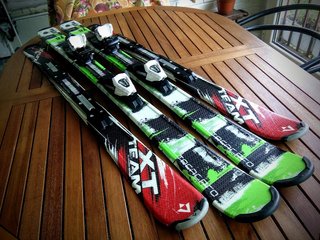 ESQUIS NIÑO 110cm. + ESQUIS 120 cm. CARVING.