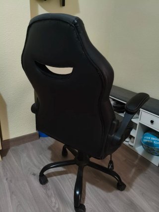 Sedia da gaming nera e grigia