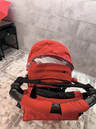 Carro de bebé rojo jané Me urge venderlo