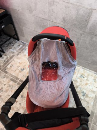 Carro de bebé rojo jané Me urge venderlo