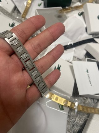 Bracciali eleganti del marchio Lacoste
