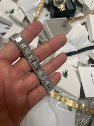Bracciali eleganti del marchio Lacoste